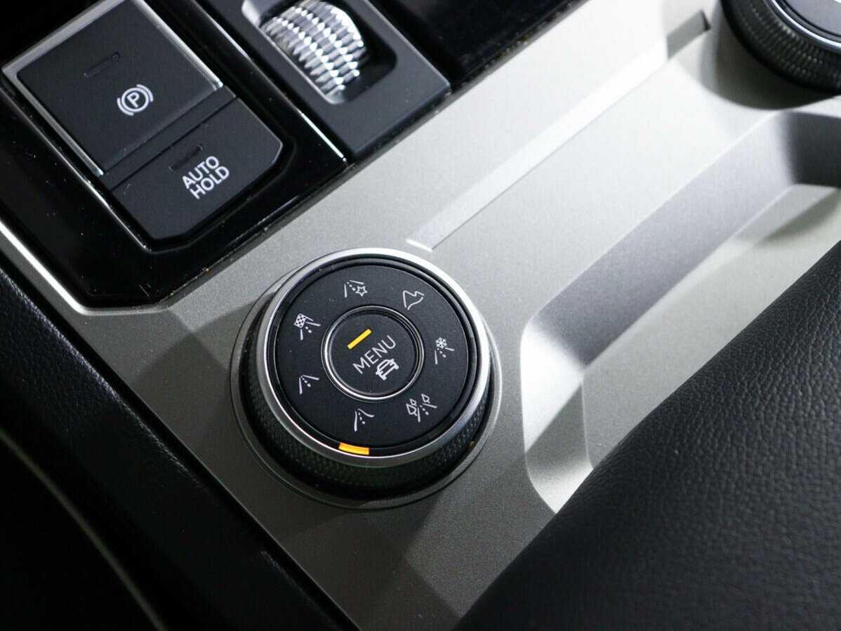Купить Volkswagen Touareg с пробегом. Фото: #24