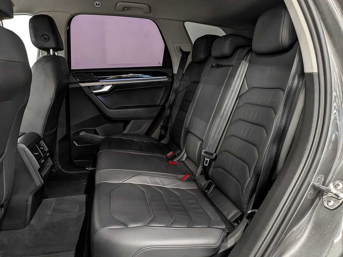Купить Volkswagen Touareg с пробегом. Фото: #17