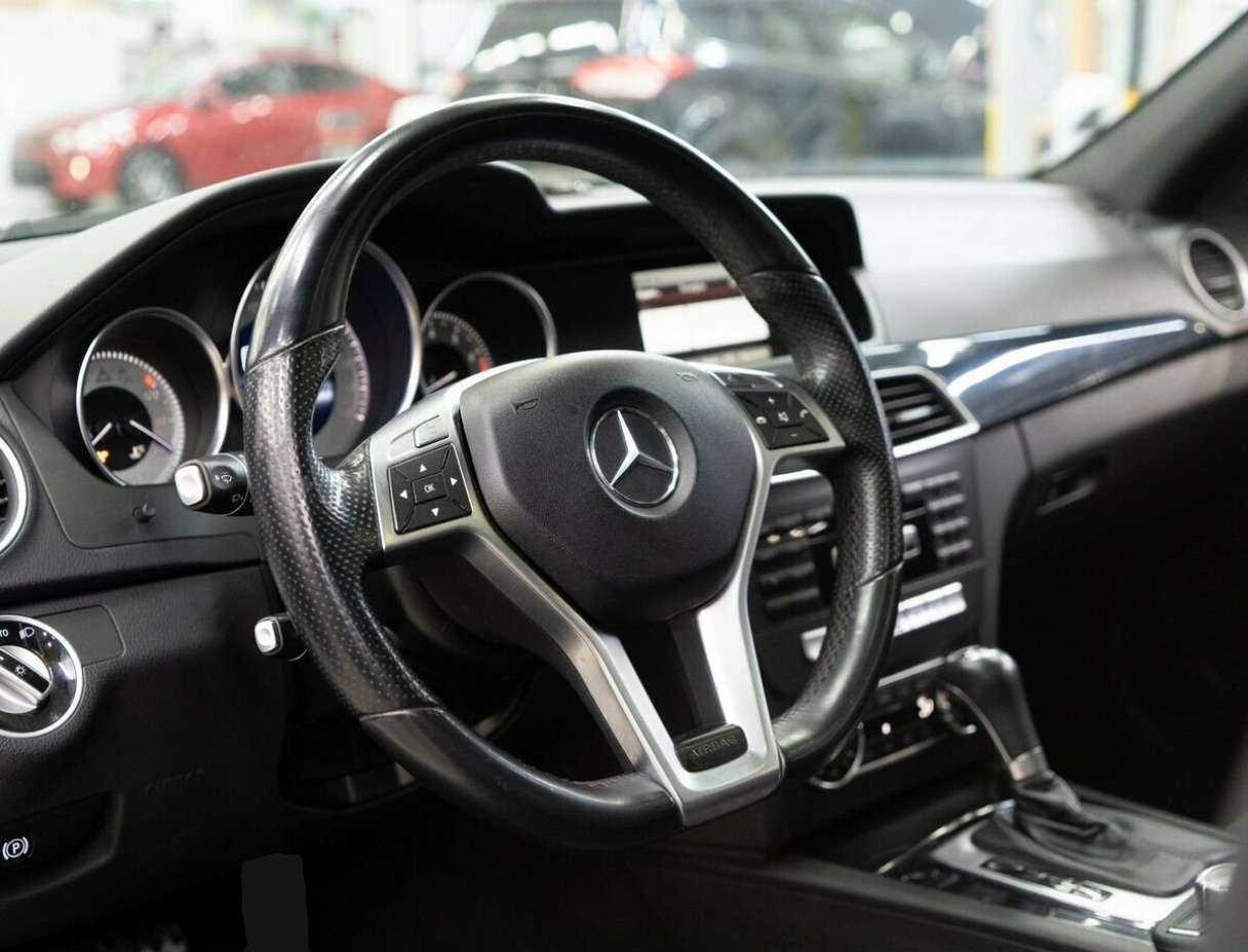 Купить Mercedes-Benz C-Класс с пробегом. Фото: #4