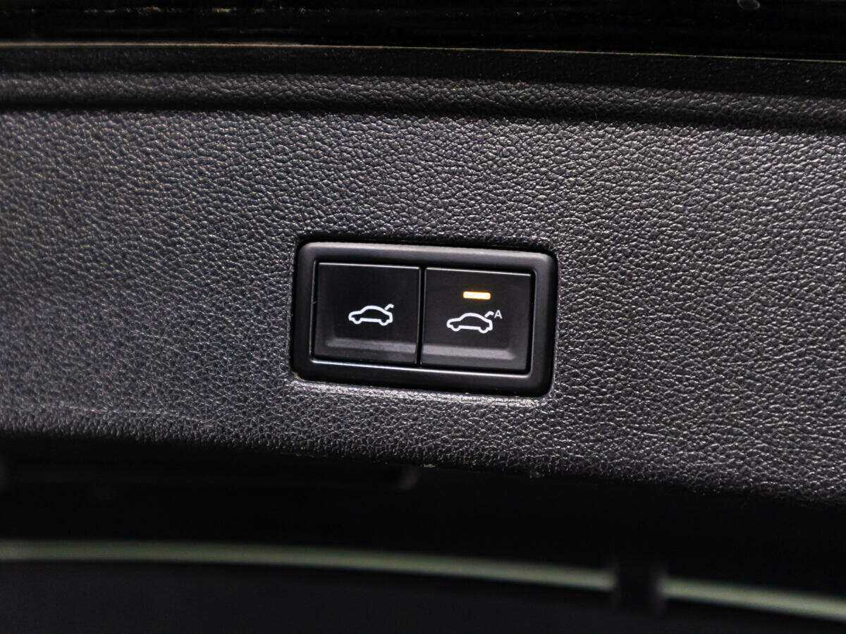 Купить Volkswagen Touareg с пробегом. Фото: #14