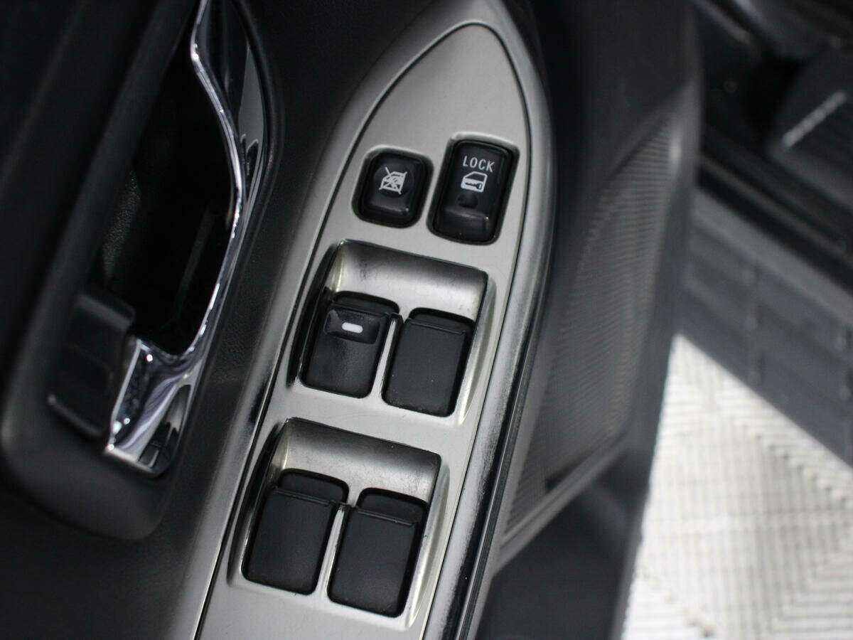 Купить Mitsubishi Pajero с пробегом. Фото: #13