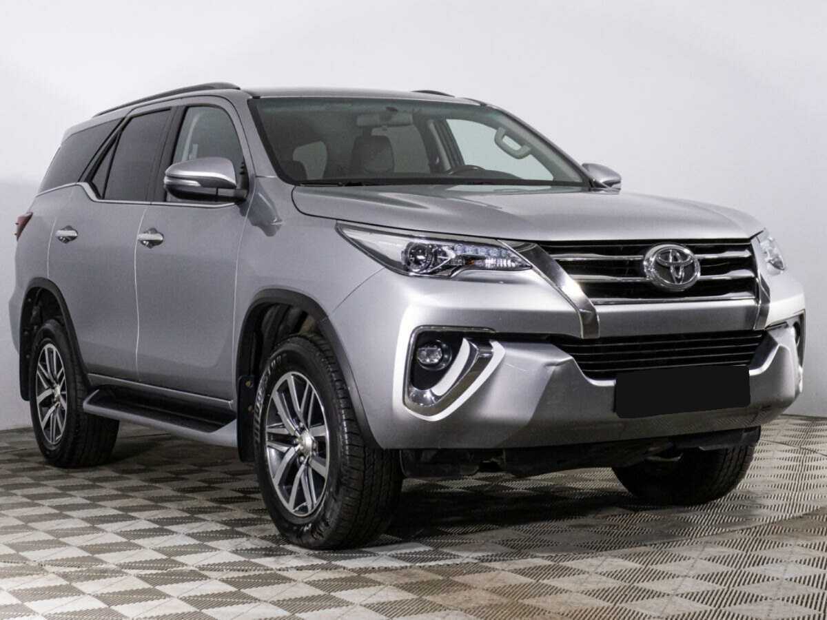 Купить Toyota Fortuner с пробегом. Фото: #2