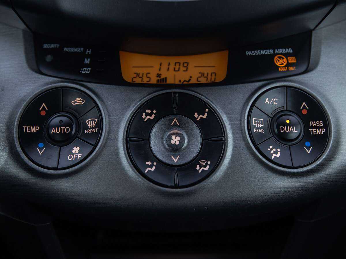 Купить Toyota RAV4 с пробегом. Фото: #11