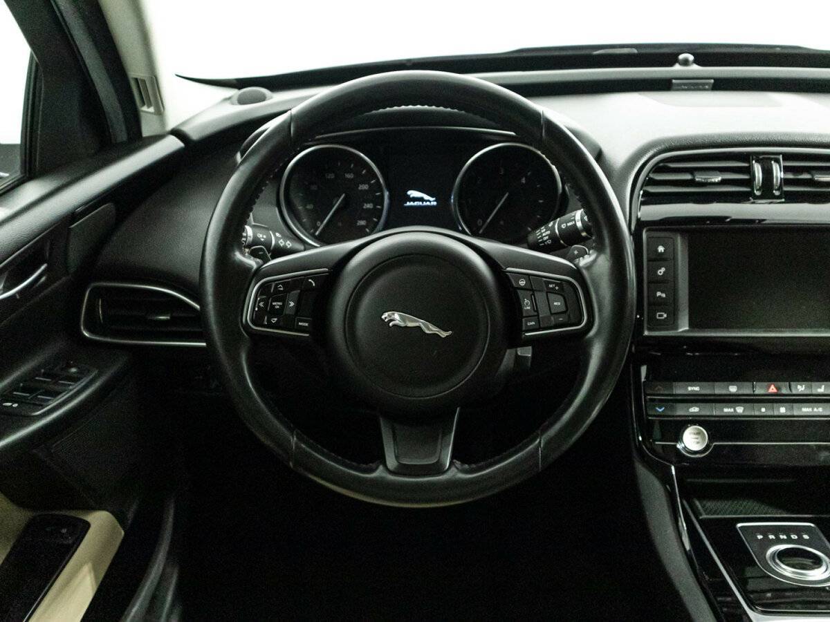 Купить Jaguar XE с пробегом. Фото: #18