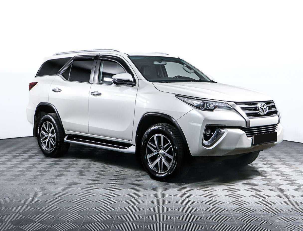 Купить Toyota Fortuner с пробегом. Фото: #2