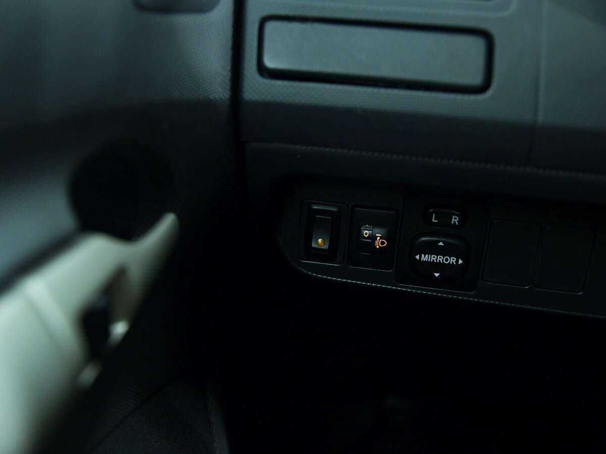 Купить Toyota Auris с пробегом. Фото: #17