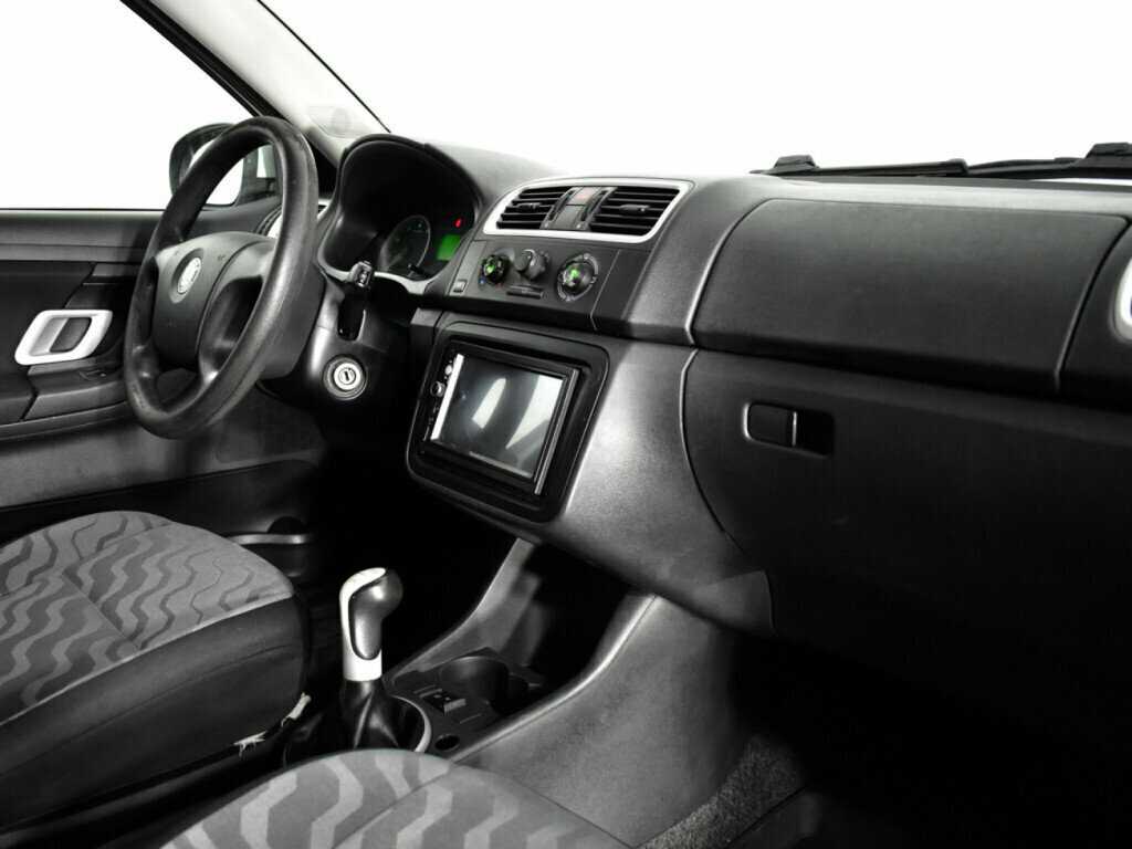 Купить Skoda Fabia с пробегом. Фото: #8