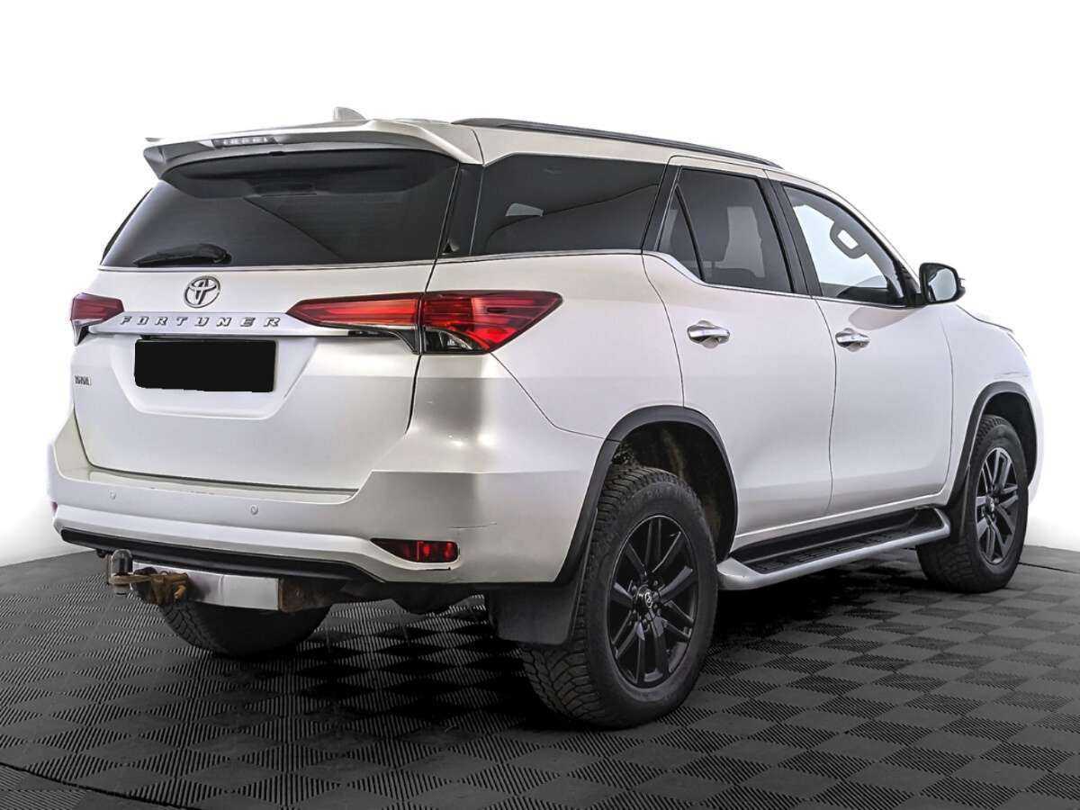 Купить Toyota Fortuner с пробегом. Фото: #4