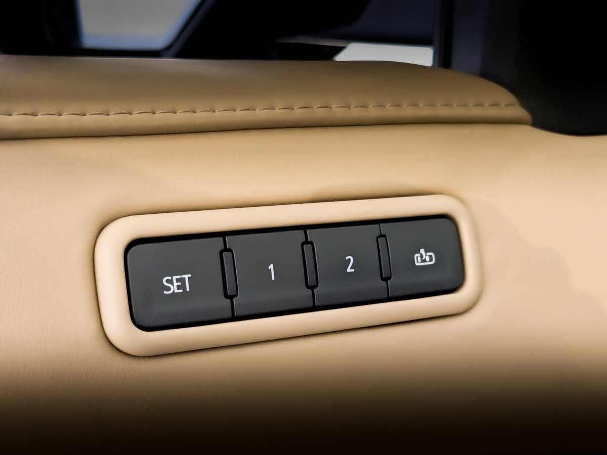 Купить Cadillac Escalade с пробегом. Фото: #16