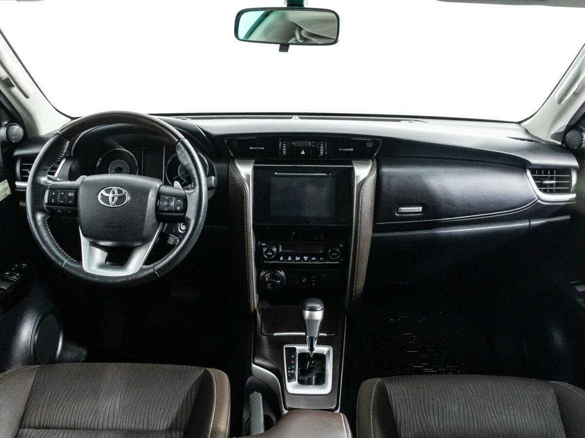Купить Toyota Fortuner с пробегом. Фото: #12
