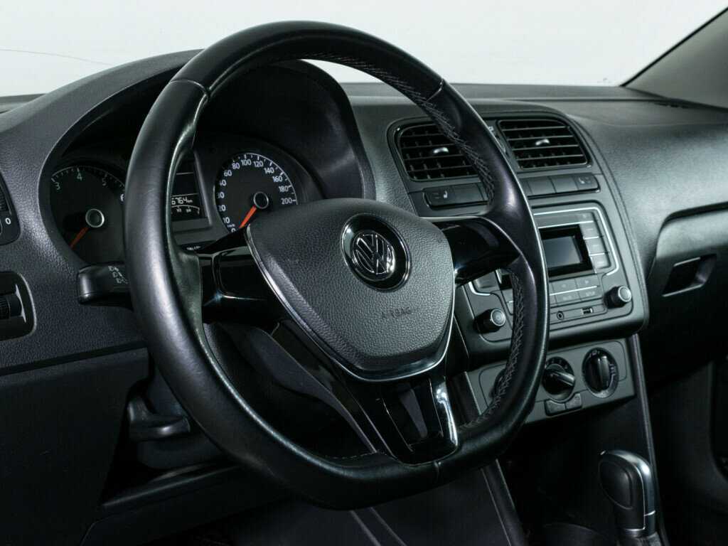 Купить Volkswagen Polo с пробегом. Фото: #11