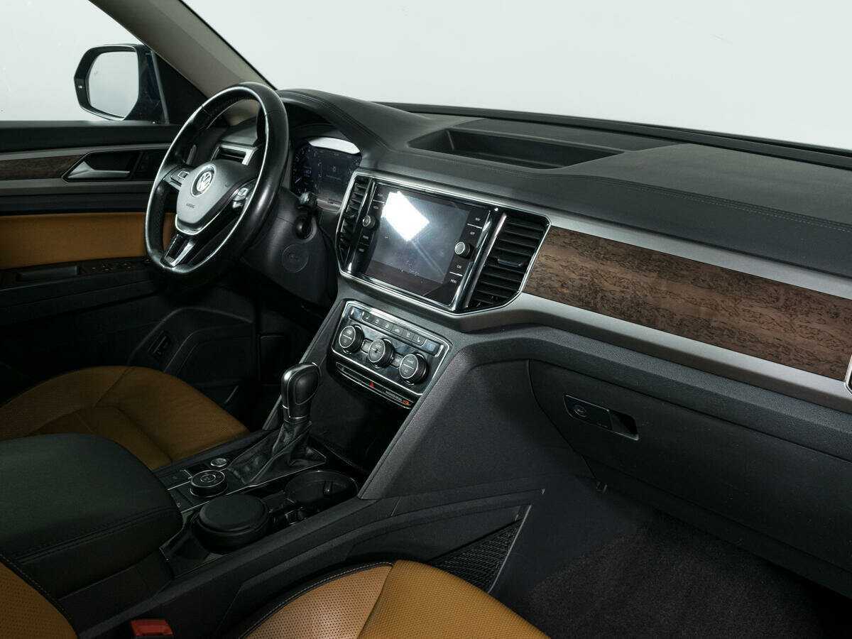 Купить Volkswagen Teramont с пробегом. Фото: #9