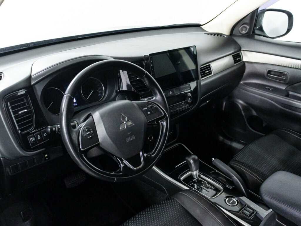 Купить Mitsubishi Outlander с пробегом. Фото: #10