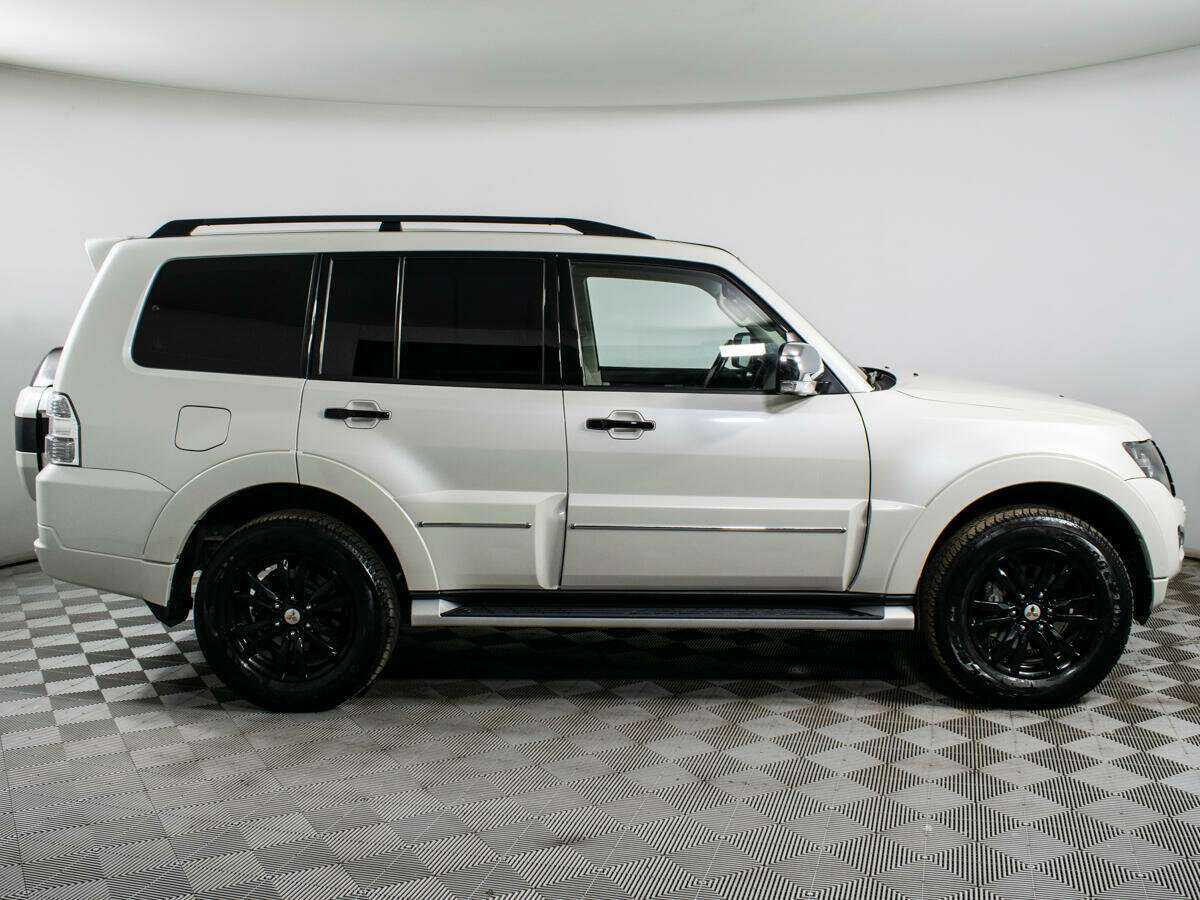 Купить Mitsubishi Pajero с пробегом. Фото: #3