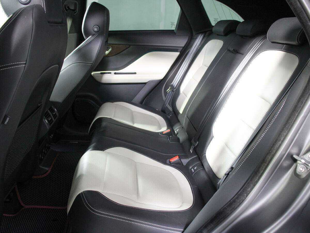 Купить Jaguar F-Pace с пробегом. Фото: #6