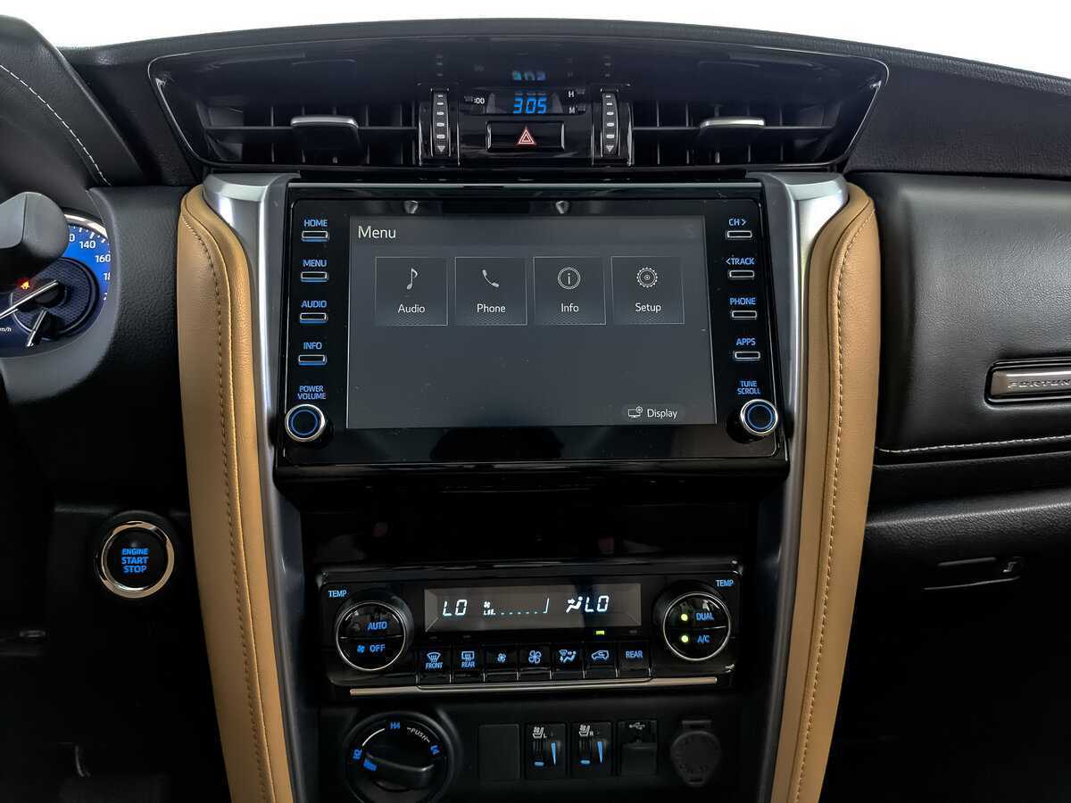 Купить Toyota Fortuner с пробегом. Фото: #12
