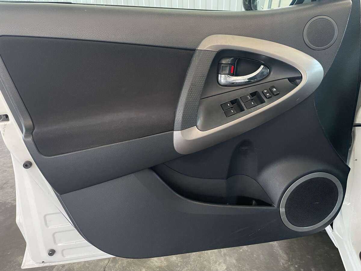Купить Toyota RAV4 с пробегом. Фото: #16