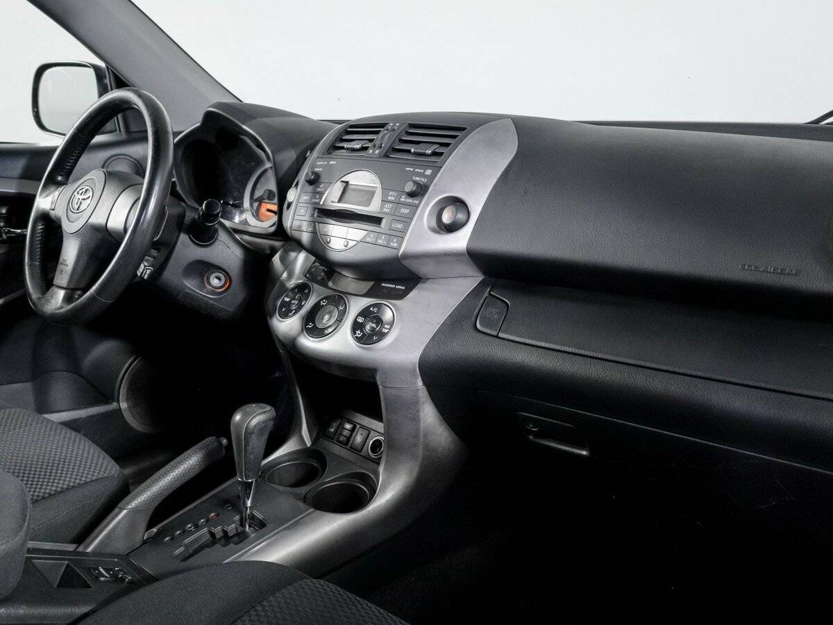 Купить Toyota RAV4 с пробегом. Фото: #8