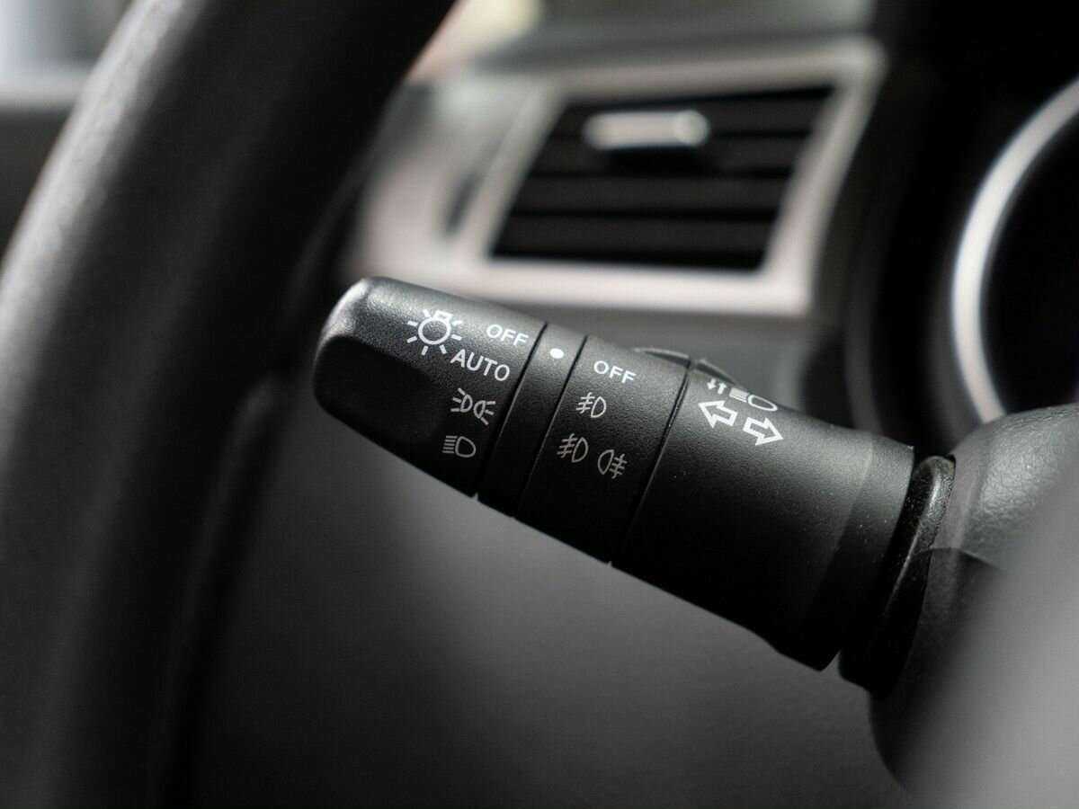 Купить Nissan Tiida с пробегом. Фото: #18