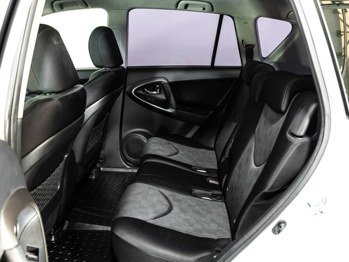 Купить Toyota RAV4 с пробегом. Фото: #12