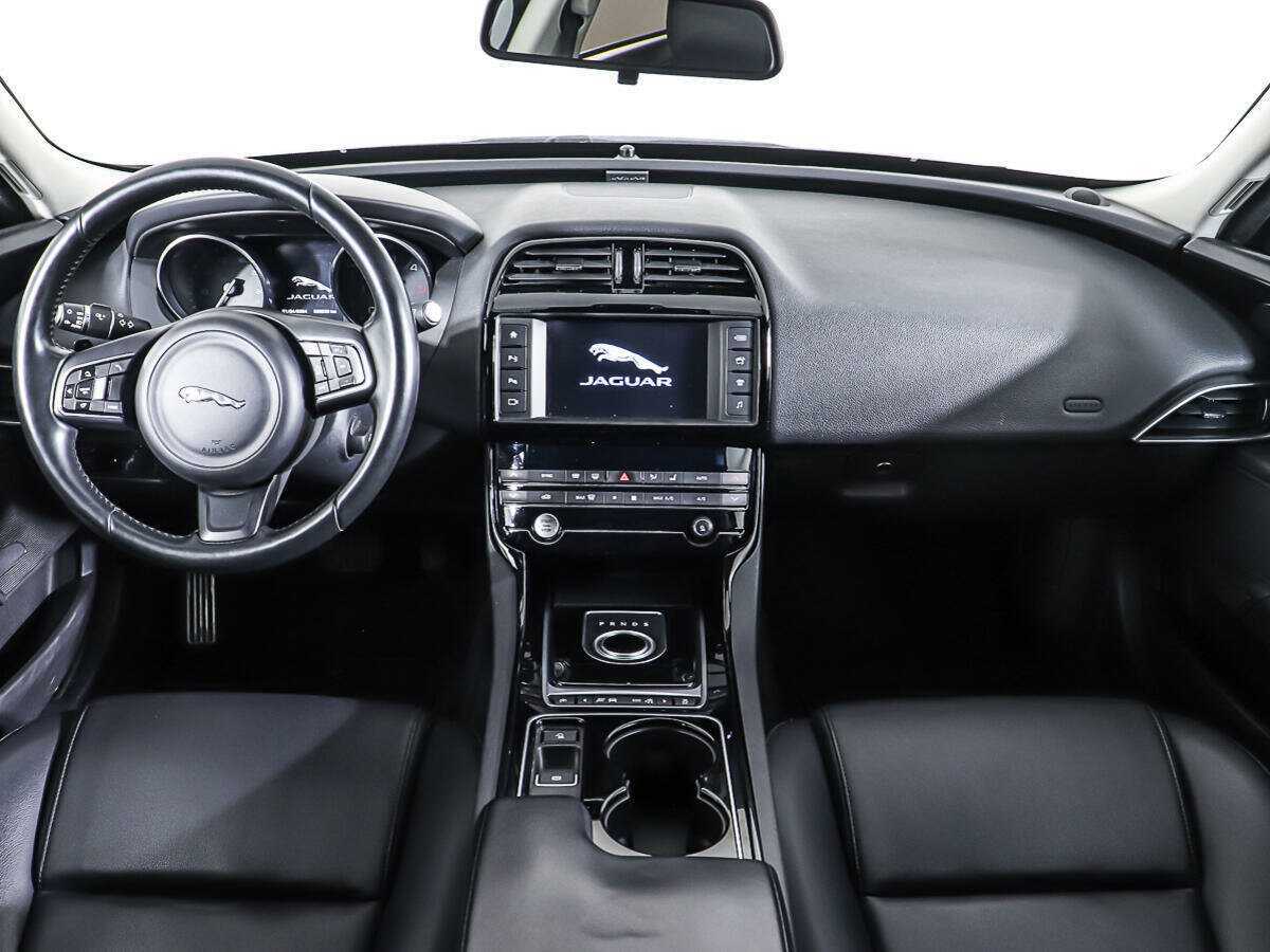 Купить Jaguar XE с пробегом. Фото: #10