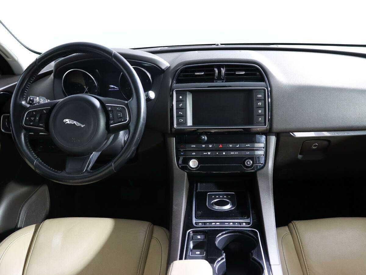 Купить Jaguar F-Pace с пробегом. Фото: #11
