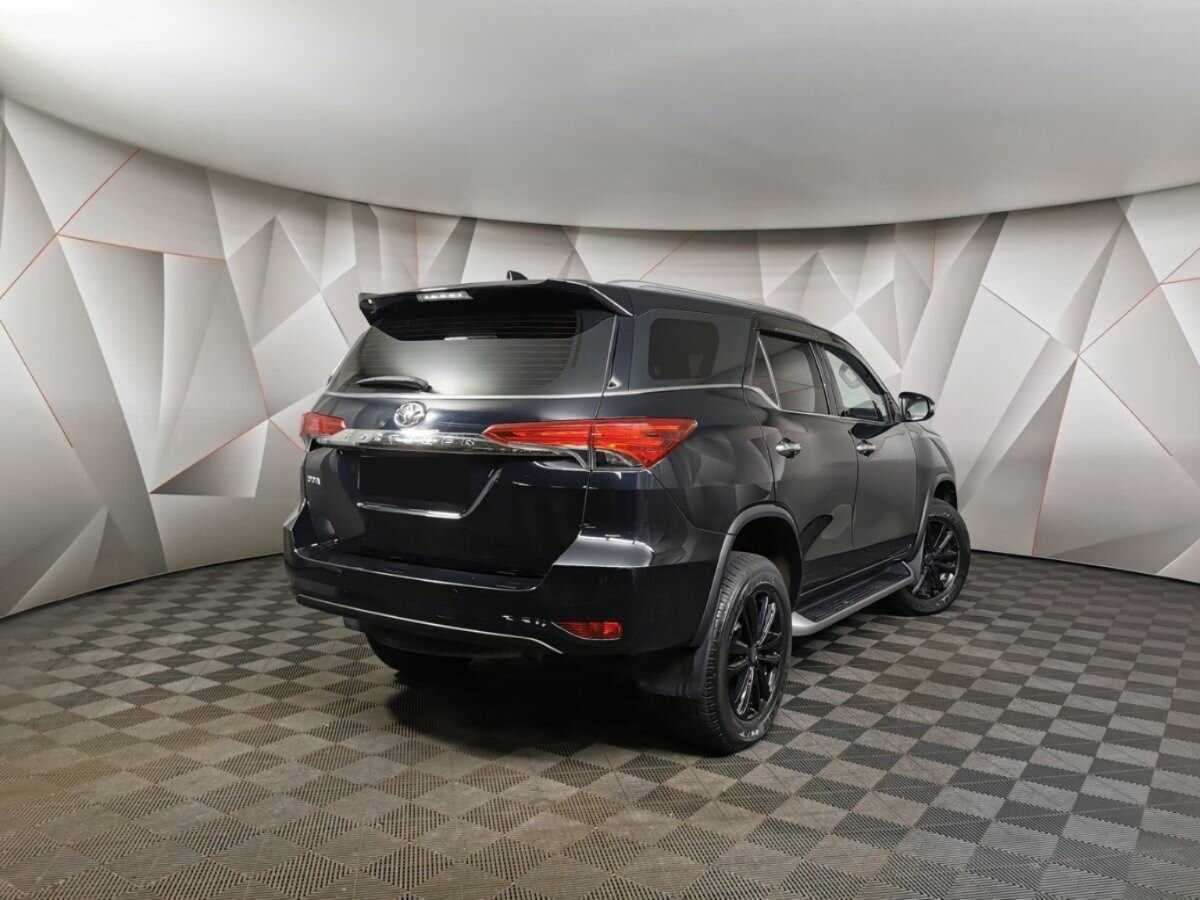 Купить Toyota Fortuner с пробегом. Фото: #1