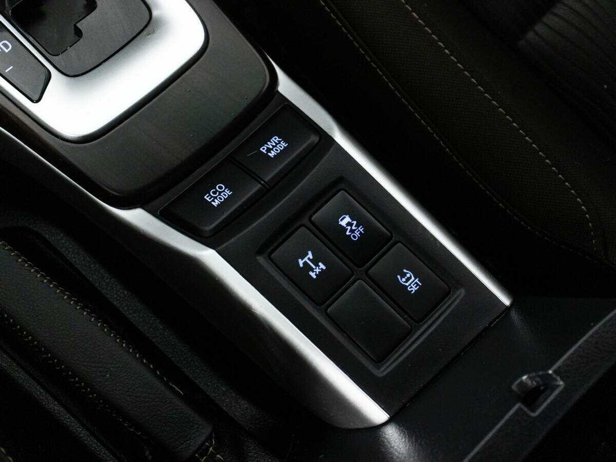 Купить Toyota Fortuner с пробегом. Фото: #17