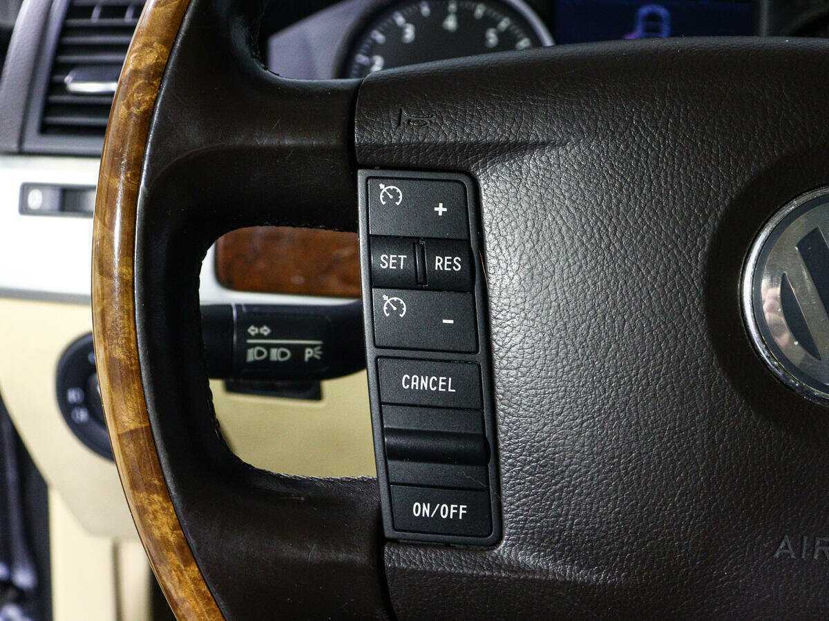 Купить Volkswagen Touareg с пробегом. Фото: #21