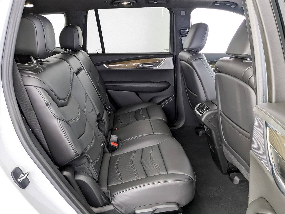 Купить Cadillac XT6 с пробегом. Фото: #11
