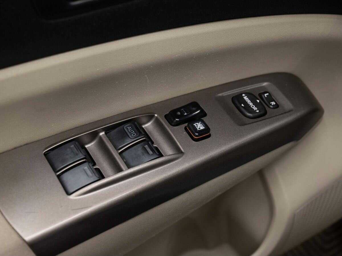 Купить Toyota Prius с пробегом. Фото: #12