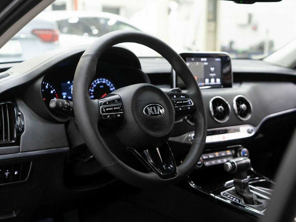 Купить Kia Stinger с пробегом. Фото: #4