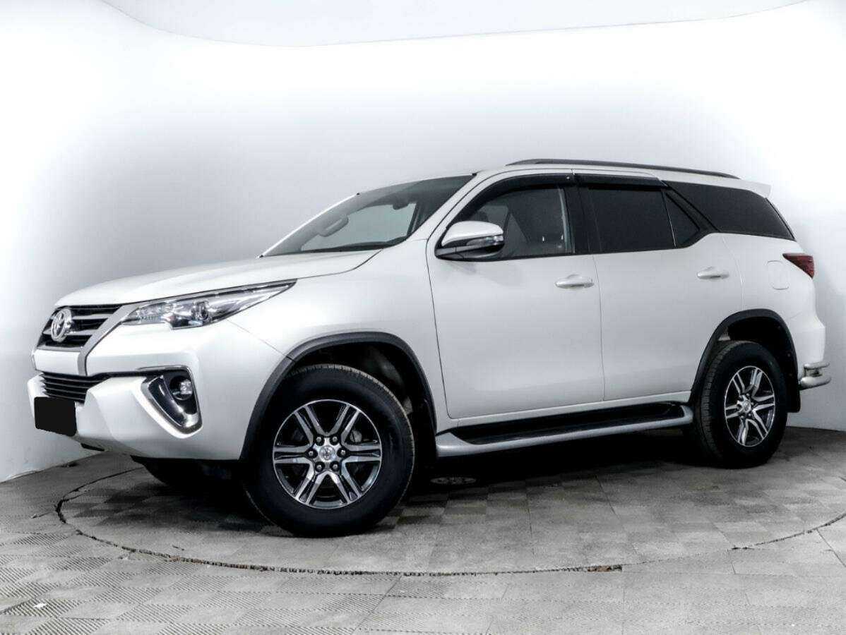 Купить Toyota Fortuner с пробегом. Фото: #0
