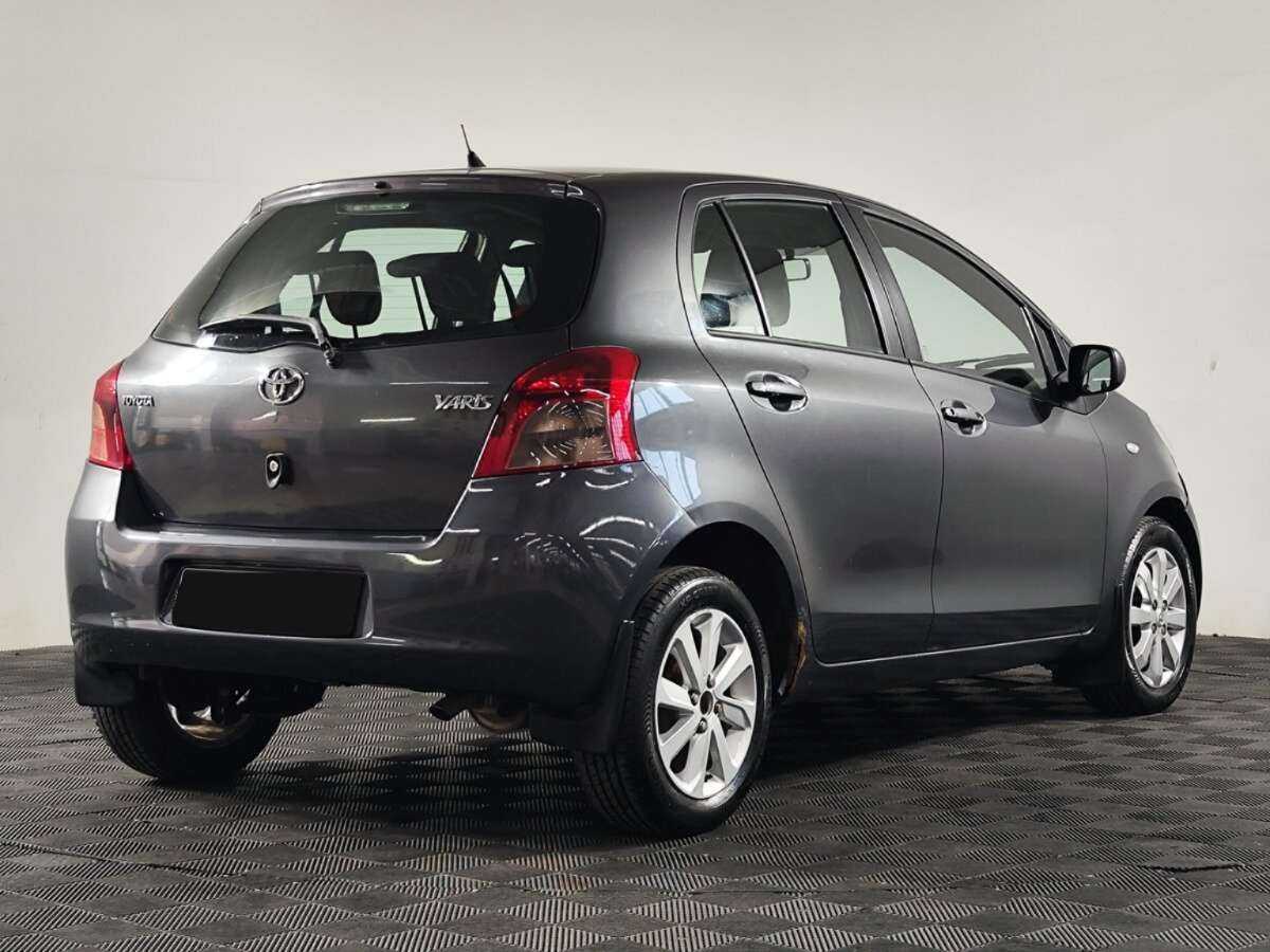 Купить Toyota Yaris с пробегом. Фото: #2