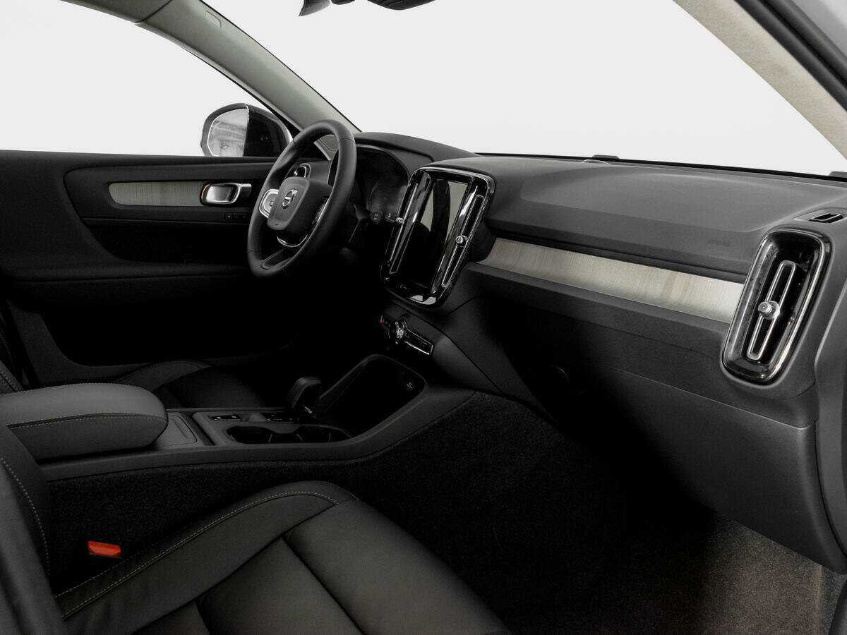 Купить Volvo XC40 с пробегом. Фото: #6