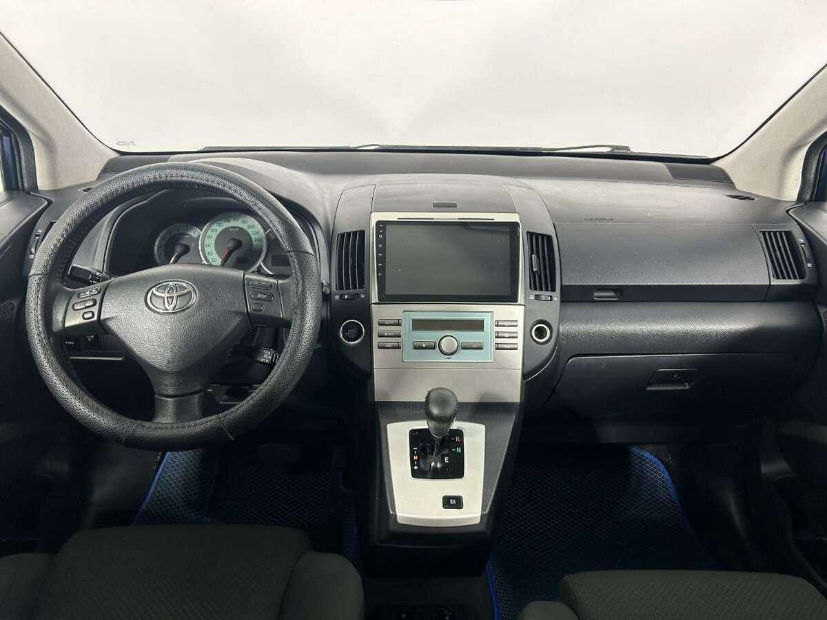 Купить Toyota Corolla Verso с пробегом. Фото: #6