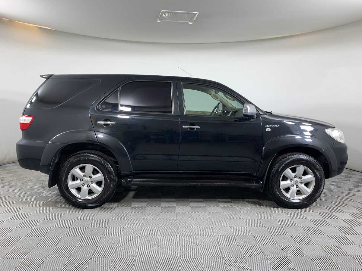 Купить Toyota Fortuner с пробегом. Фото: #3