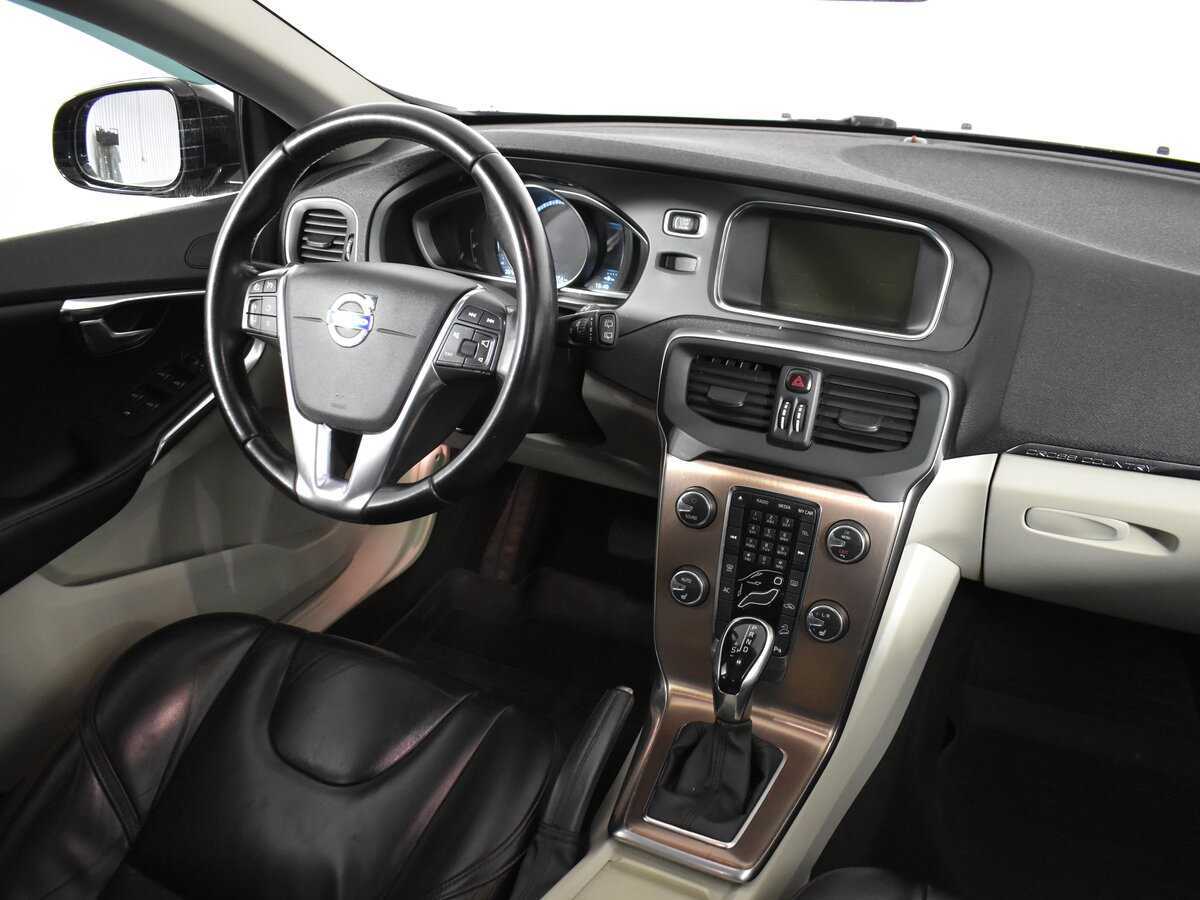 Купить Volvo V40 Cross Country с пробегом. Фото: #8