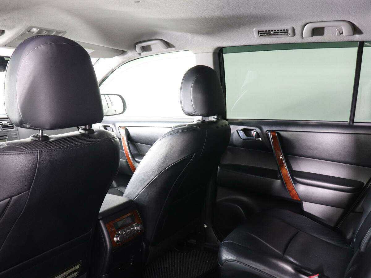 Купить Toyota Highlander с пробегом. Фото: #9