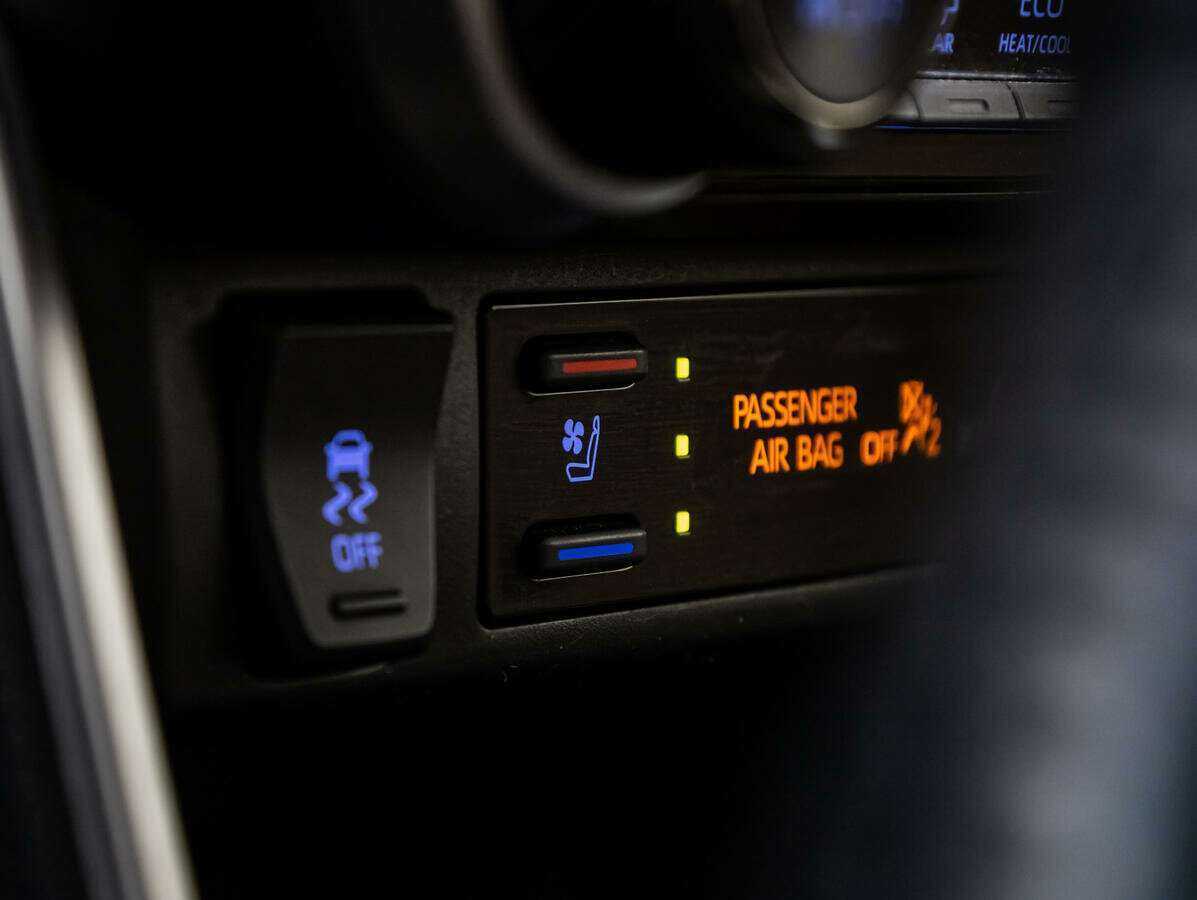 Купить Toyota RAV4 с пробегом. Фото: #16