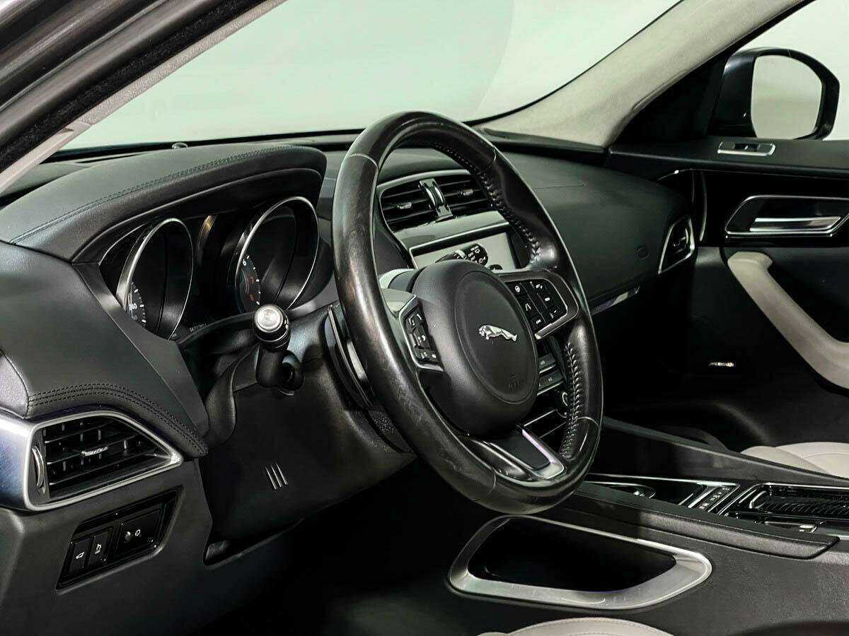 Купить Jaguar F-Pace с пробегом. Фото: #9