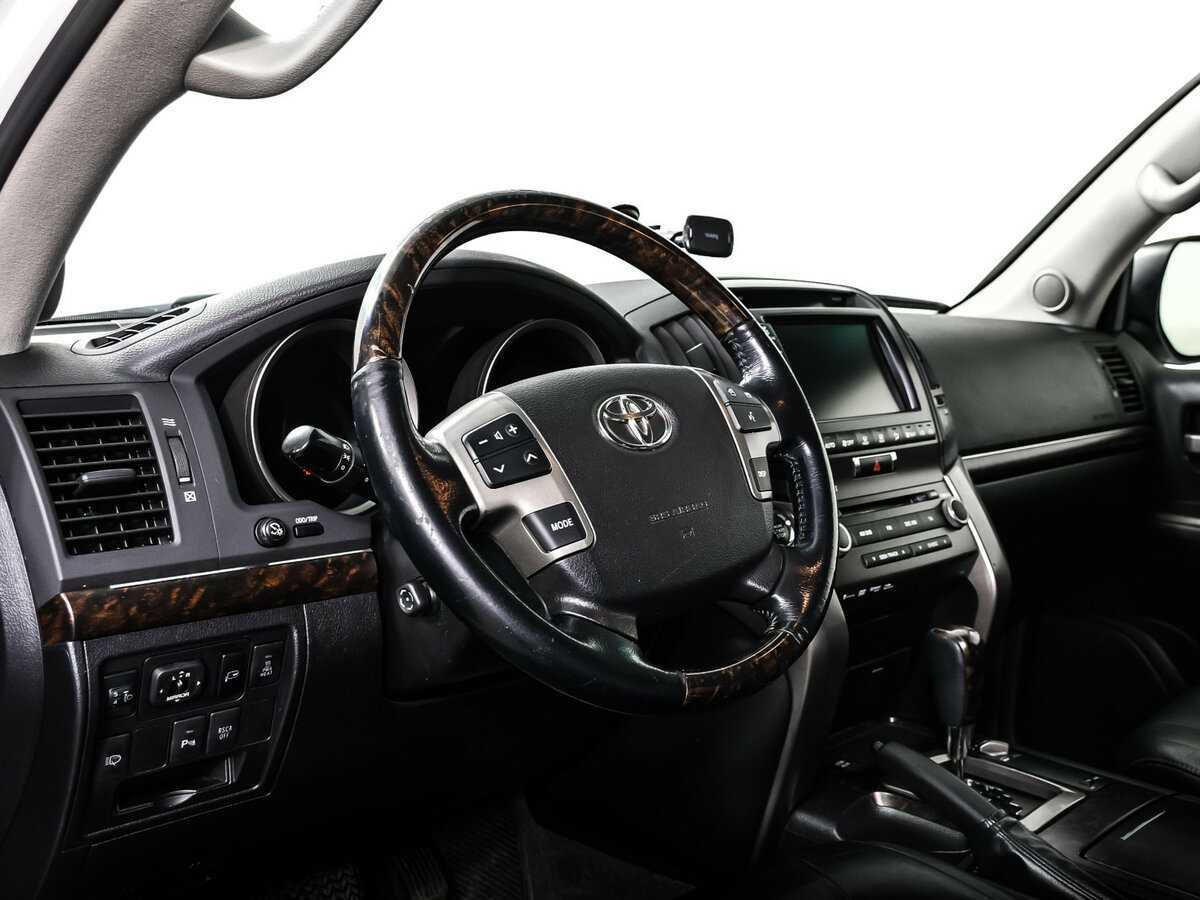 Купить Toyota Land Cruiser с пробегом. Фото: #11