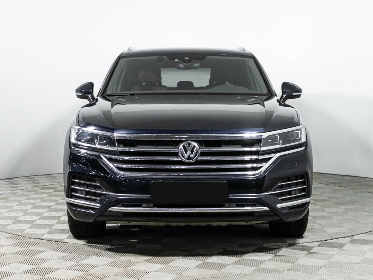 Купить Volkswagen Touareg с пробегом. Фото: #1