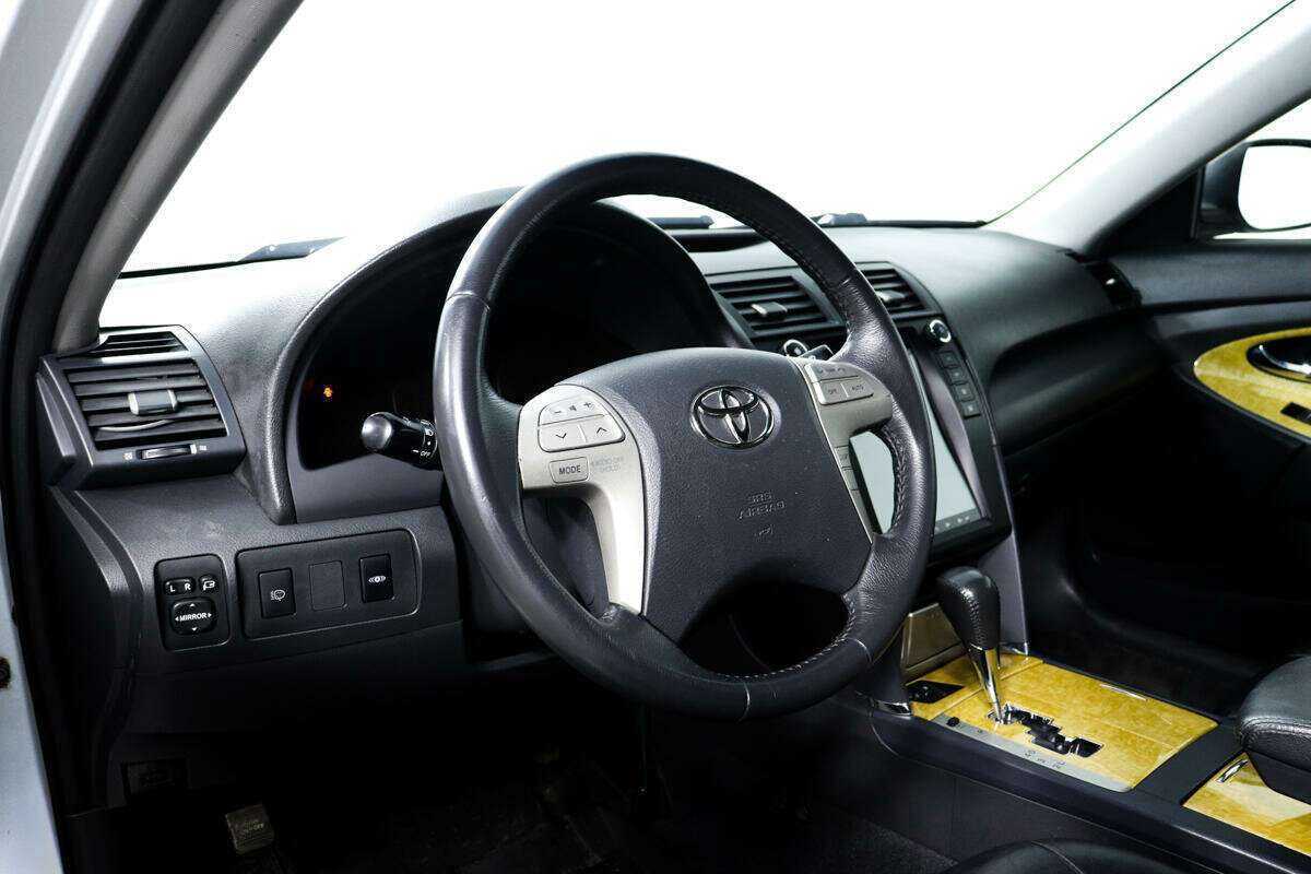 Купить Toyota Camry с пробегом. Фото: #12