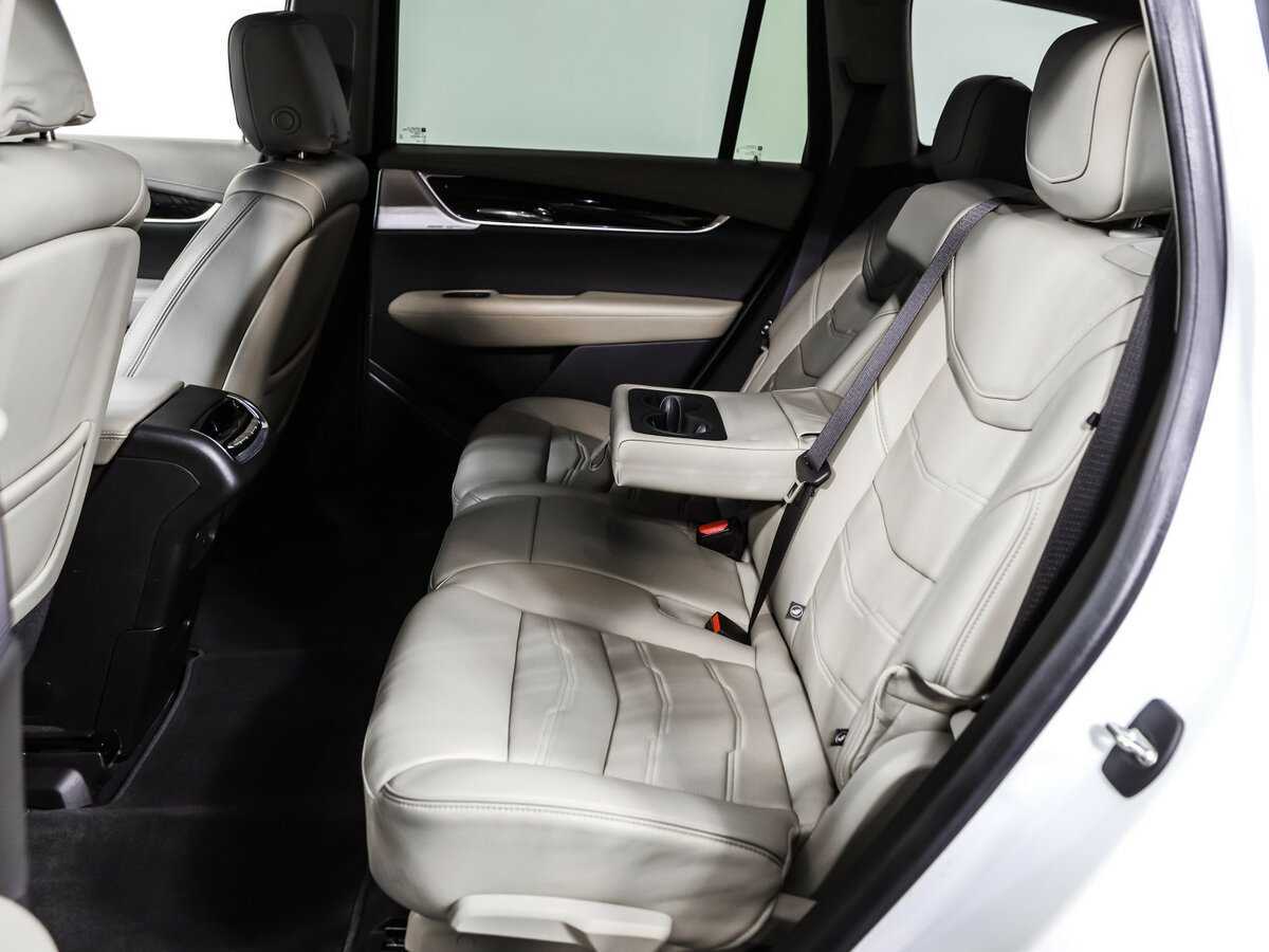 Купить Cadillac XT6 с пробегом. Фото: #13