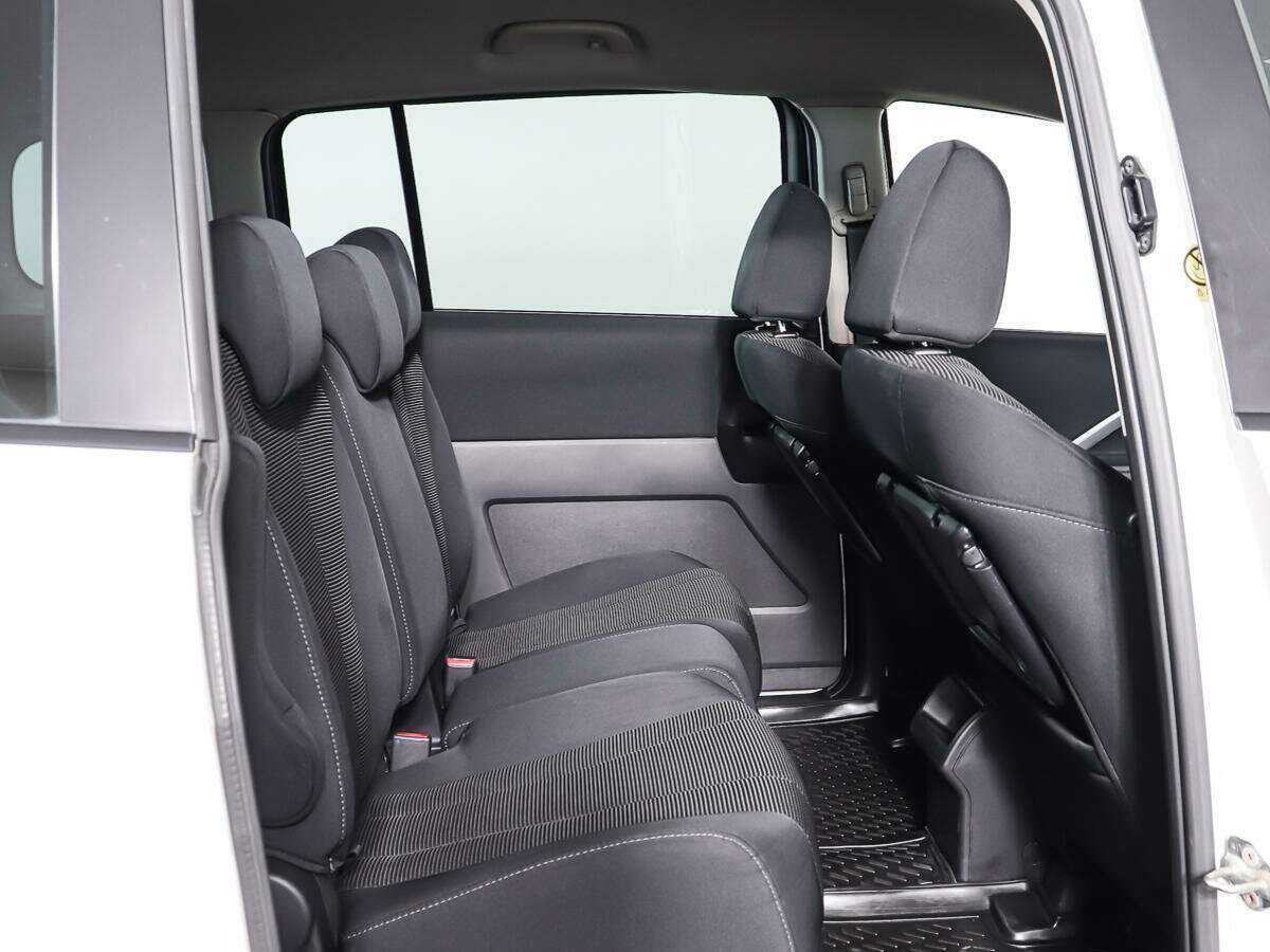 Купить Mazda 5 с пробегом. Фото: #11