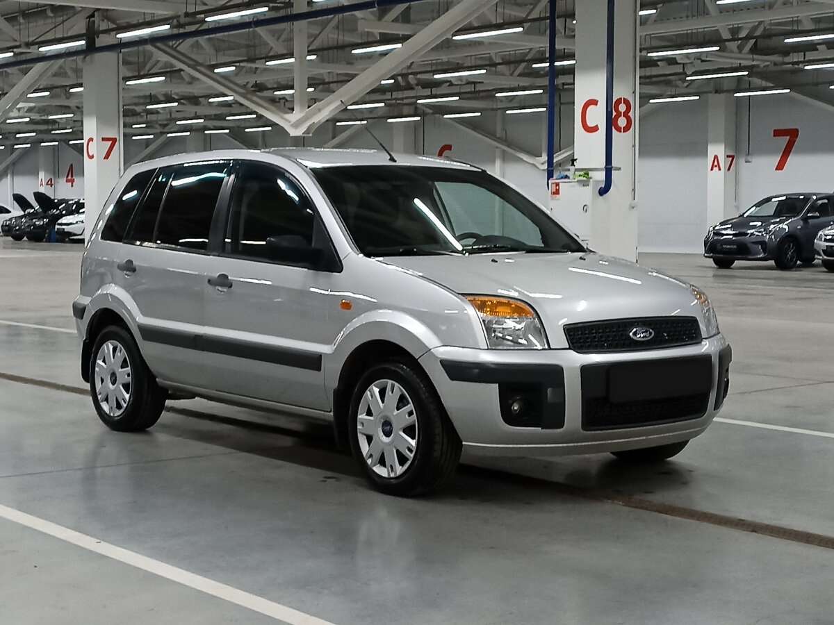 Купить Ford Fusion с пробегом. Фото: #2