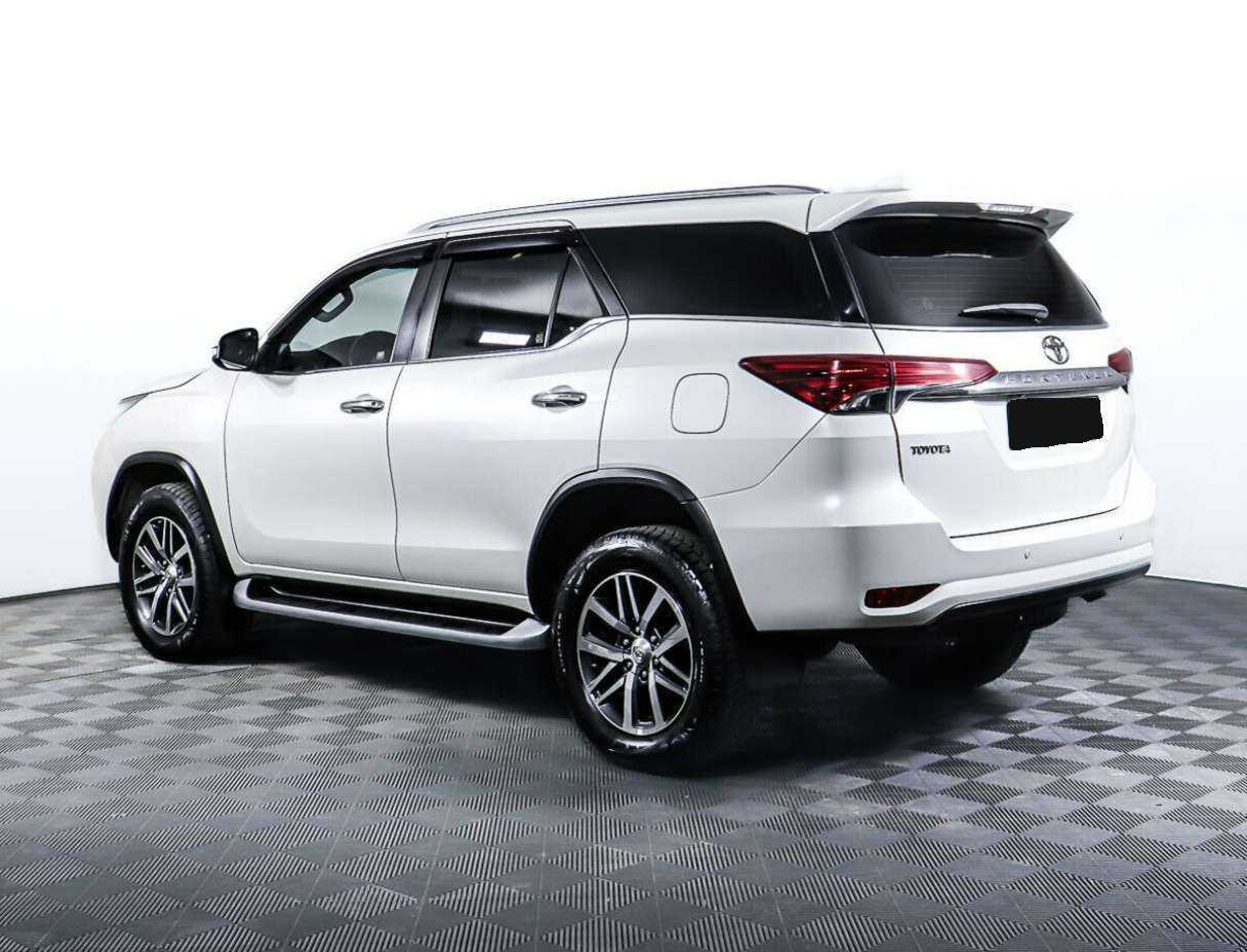 Купить Toyota Fortuner с пробегом. Фото: #6