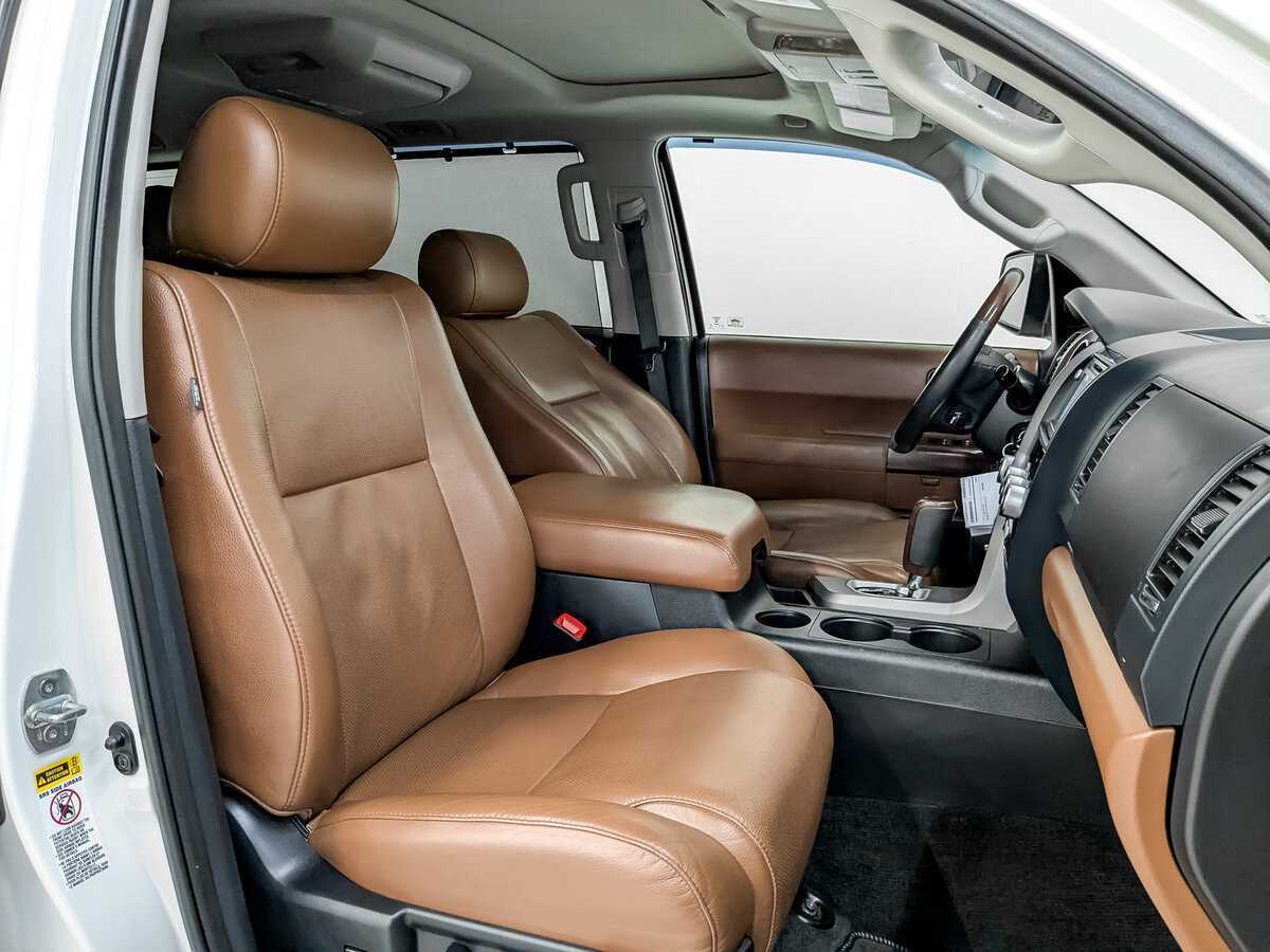 Купить Toyota Sequoia с пробегом. Фото: #23