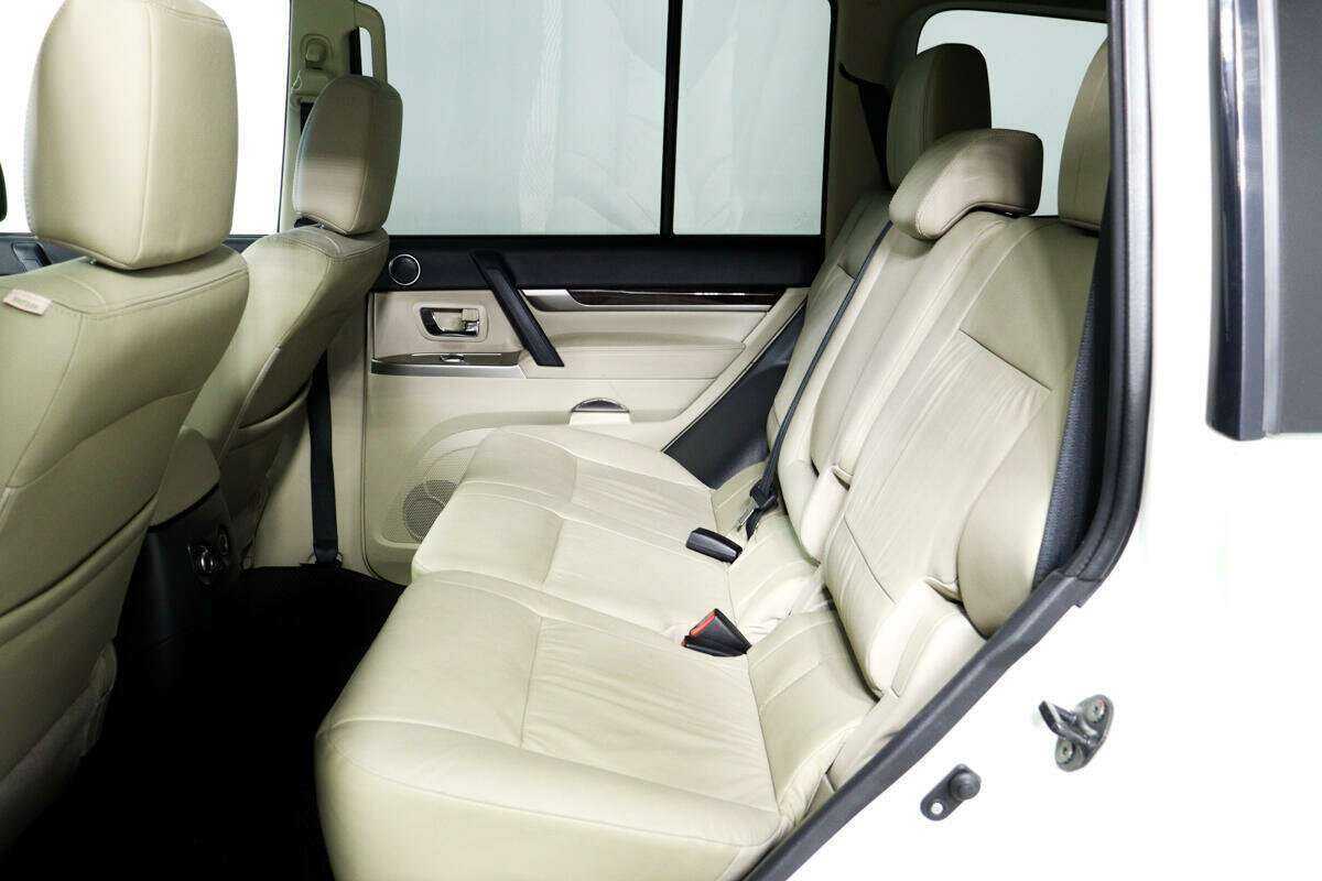 Купить Mitsubishi Pajero с пробегом. Фото: #11